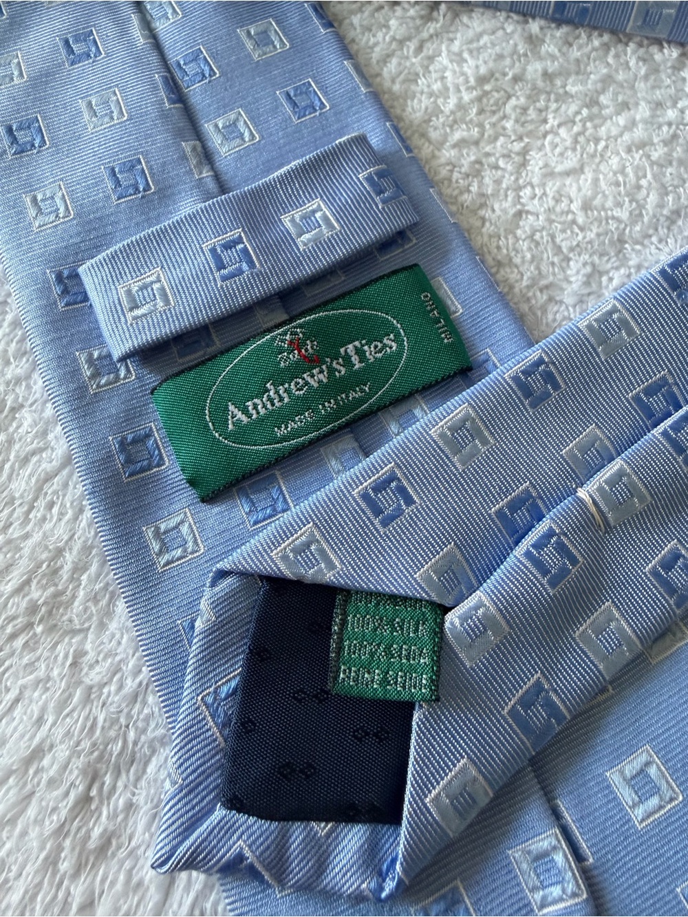 Andrew's Milano	Blue Geometric Woven Jacquard Long XL 62 x 3.25	100% Silk Tie